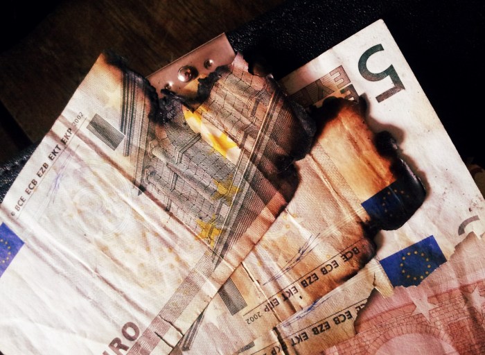 Der Bauabschnitt II verbrennt jeden Tag Geld. Allerdings nicht so kleine Scheine :(