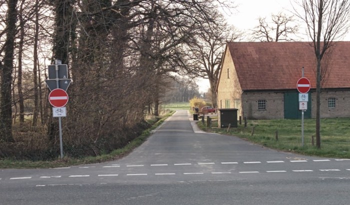 Einbahnstraßenschilder an der Oldendorfer Straße