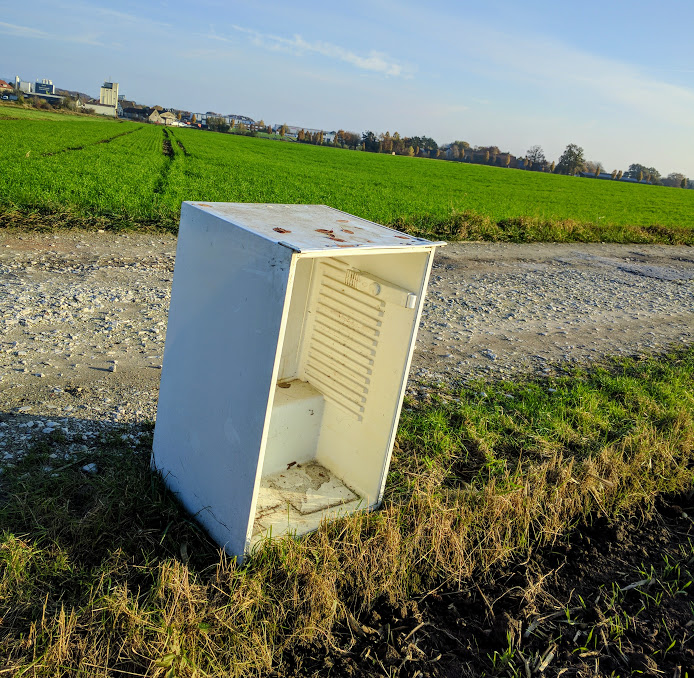 kuehlschrank_in_der_landschaft
